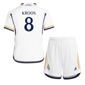 Real Madrid Toni Kroos #8 Koszulka Podstawowych Dziecięca 2023-24 Krótki Rękaw (+ Krótkie spodenki)